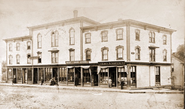 1800s photo of the Caldwell Block in Ipswich