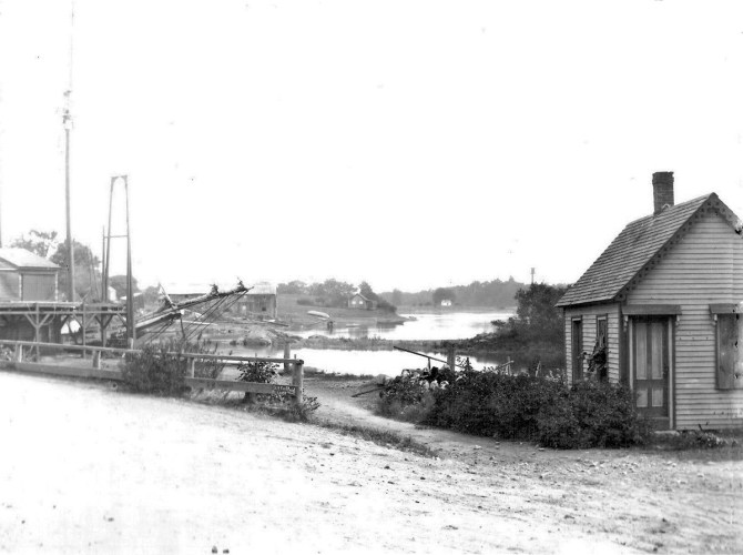 Brown's Coal Wharf. Alice Keeton speculated that the little building may have once been the Ipswich Customs House.