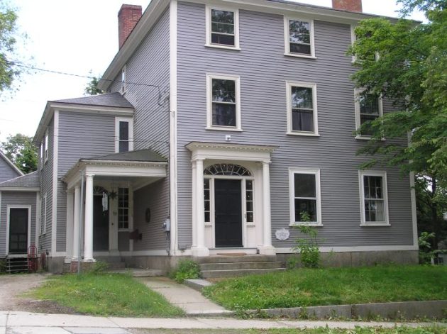 19 North Main Street, Thomas Manning house (1799) - This house was built by Dr. Thomas Manning in January, 1799, and remained in the family until 1858, when it became a parsonage. This house is protected by a preservation agreement between the owners and the Ipswich Historical Commission.
