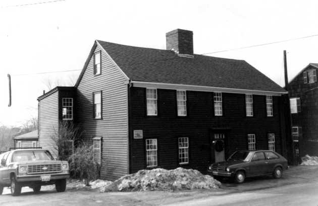The William Caldwell House in the late 20th Century. Photo from the Massachusetts Cultural and Historic Information System (MACRIS)