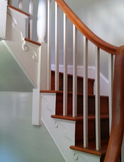 white-horse-front-stairs