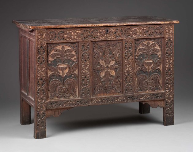 Dennis-chest-SC157098