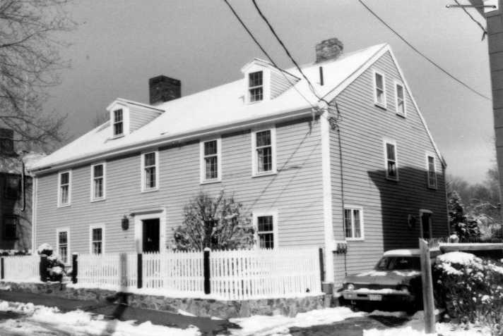 46 Summer Street, Ipswich MA. Photo from the MACRIS site