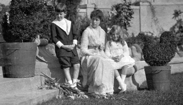 Florence Crane with her children