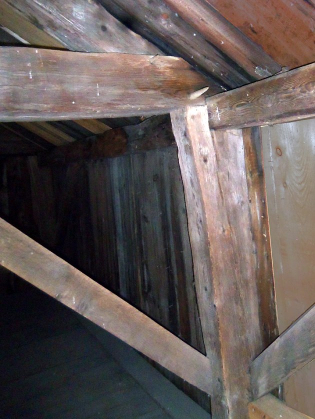 Post at Lakeman's Lane barn