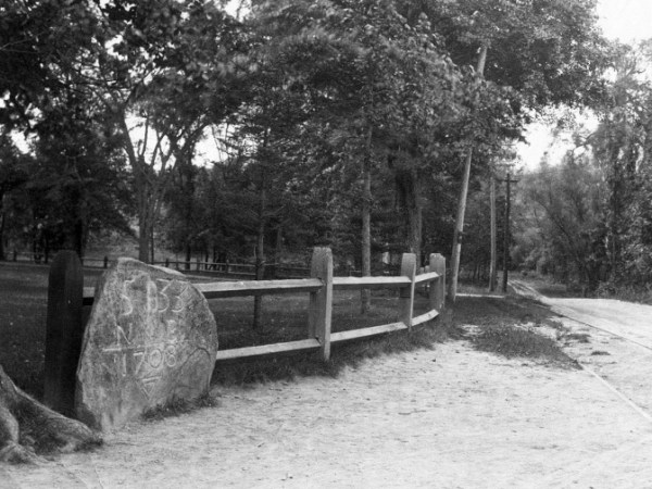 Along the Old Bay&nbsp;Road