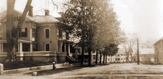 The Ipswich Inn, looking down East Street at the beginning of the 20th Century