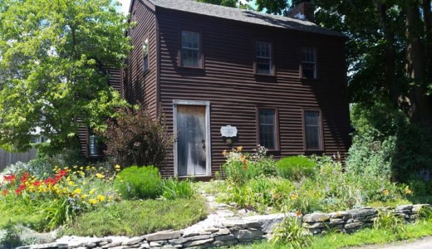 The 1728 Glazier – Sweet house on Water St.