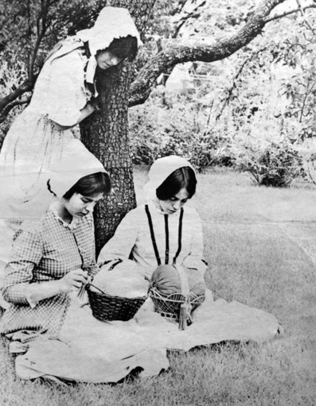 17th-century-pillow-lace-making