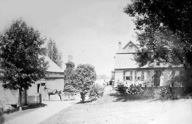Old photo of Benjamin Fewkes house