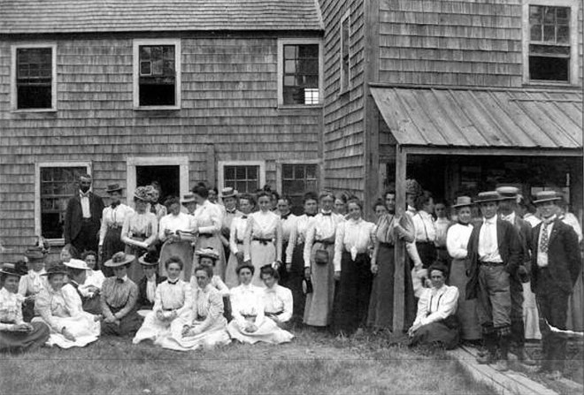 Arthur Wesley Dow with students at his summer art school on Turkey Shore Road.
