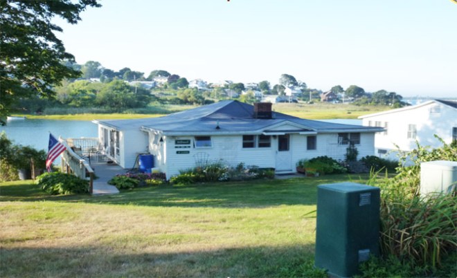 Windwood Cottage on Little Neck