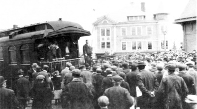 Teddy Roosevelt campaigning by whistlestop in Ipswich MA