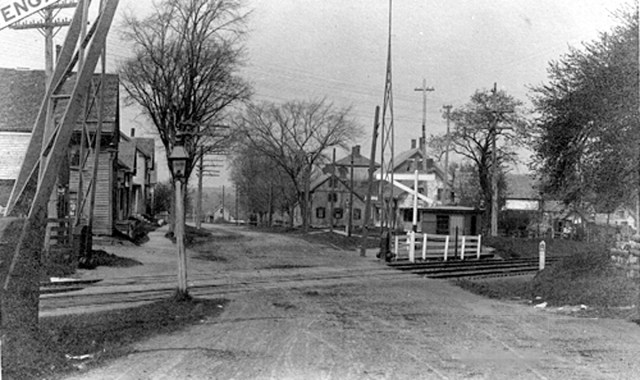 High Street crossing before the bridge was built