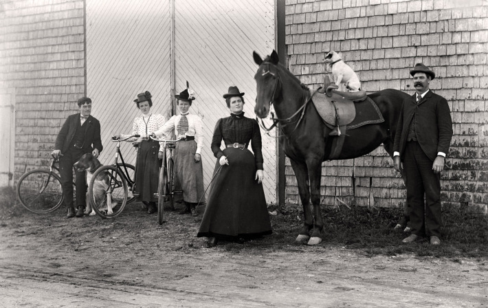 George Schofield and a farm family in Ipswich MA